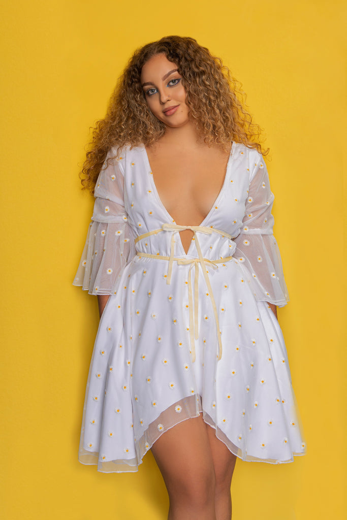 Our white daisy mini dress, waistband double bowknot. Ideal for a casual hang or dressed up for an evening. Invisible zipper at wearer's left.